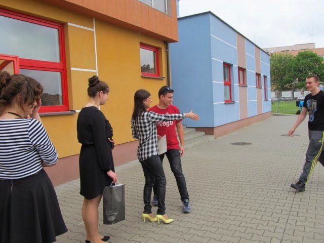 Rozegraj okolicę!